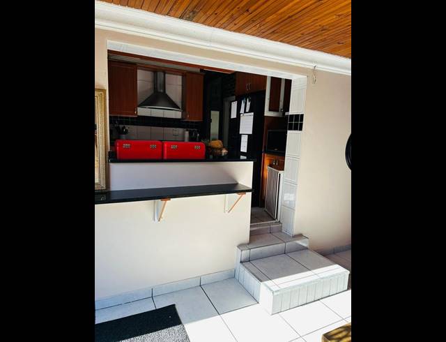 4 BEDROOM HOUSE FOR SALE IN BLUFF